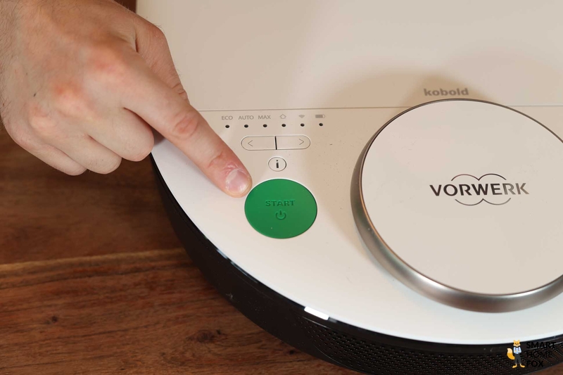 Die Steuerungsknöpfe des Vorwerk Kobold VR7 sind von oben zu sehen.